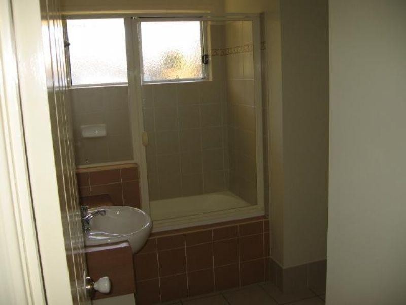 4/8 Honeysuckle Way, Calamvale QLD 4116