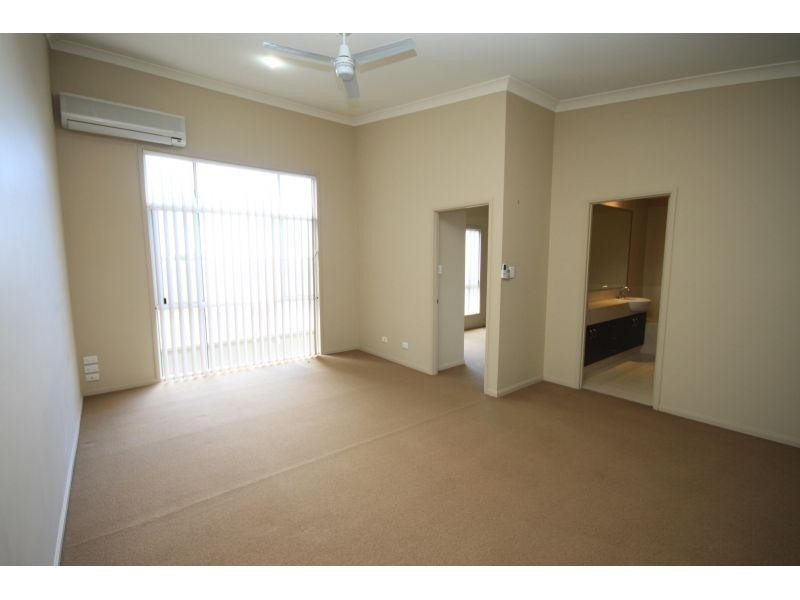 115/1 Sauvignon Parade, Upper Coomera QLD 4209