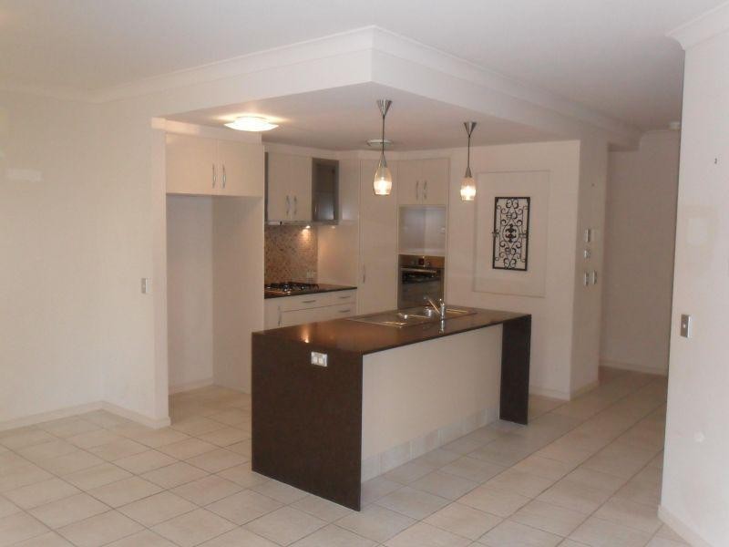 1 The Vistas Drive, Carrara QLD 4211