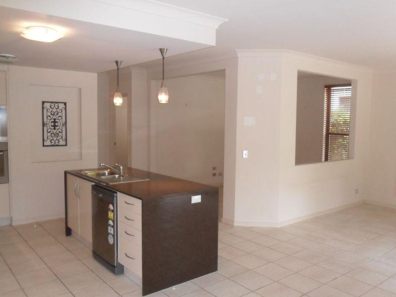 1 The Vistas Drive, Carrara QLD 4211