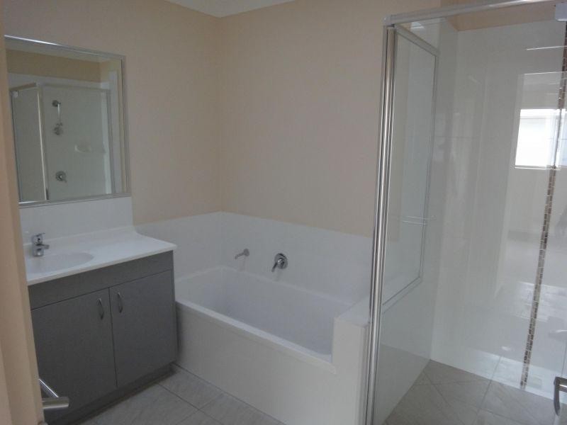 2 Weir Drive, Upper Coomera QLD 4209