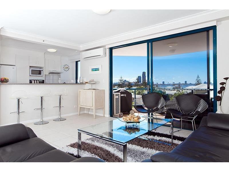 22 Montgomery Avenue, Main Beach QLD 4217