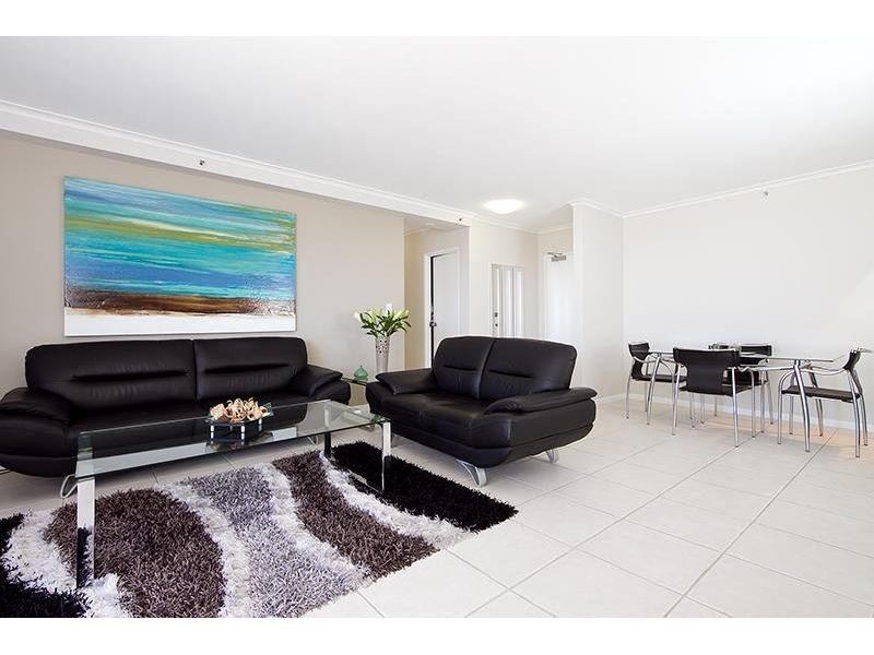 22 Montgomery Avenue, Main Beach QLD 4217