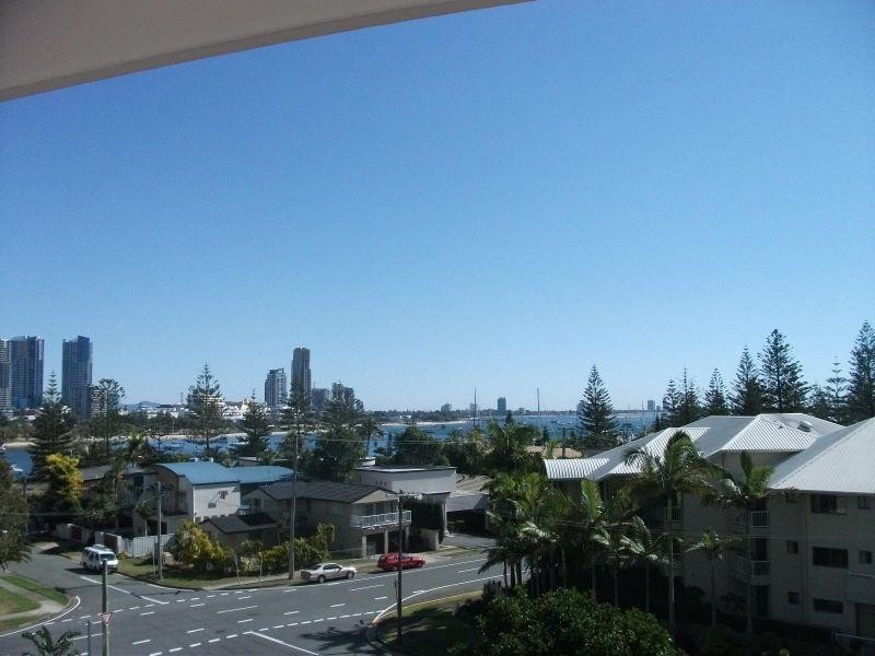 22 Montgomery Avenue, Main Beach QLD 4217