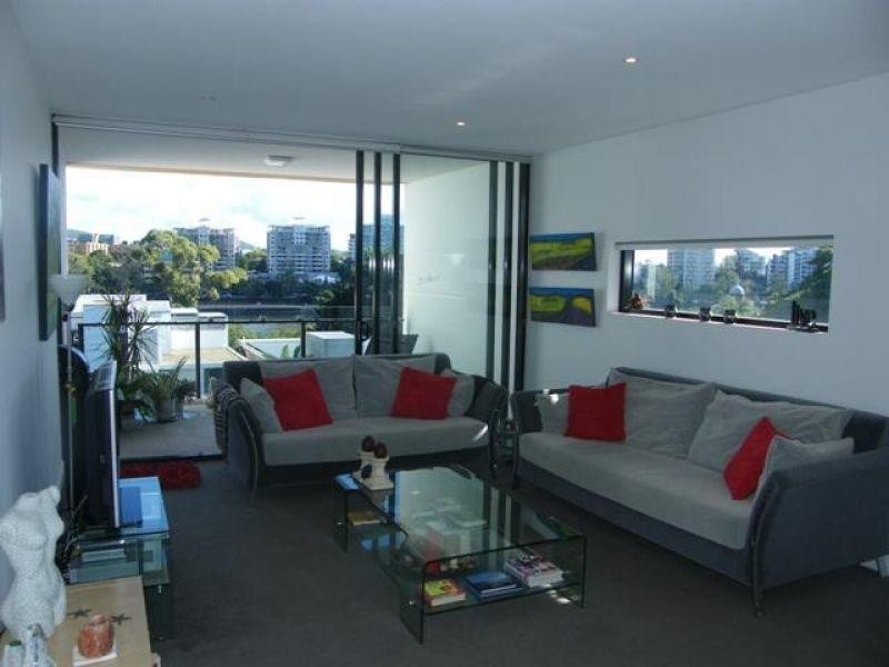 10 Pidgeon Close, West End QLD 4101