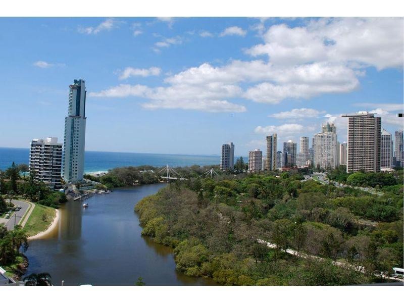 24 Breaker Street, Main Beach QLD 4217