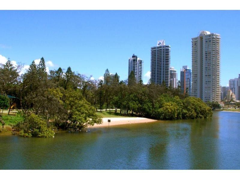 24 Breaker Street, Main Beach QLD 4217