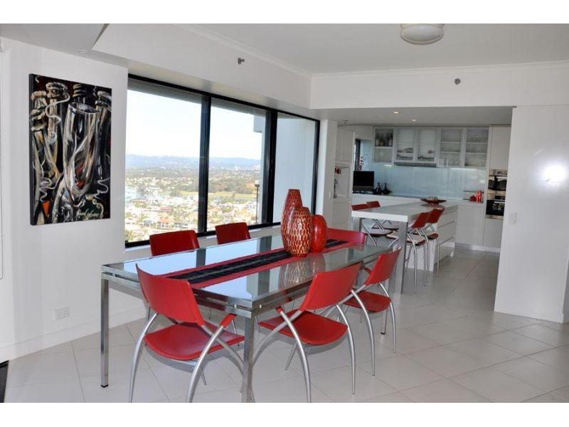 24 Breaker Street, Main Beach QLD 4217