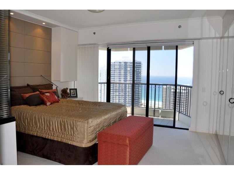 24 Breaker Street, Main Beach QLD 4217