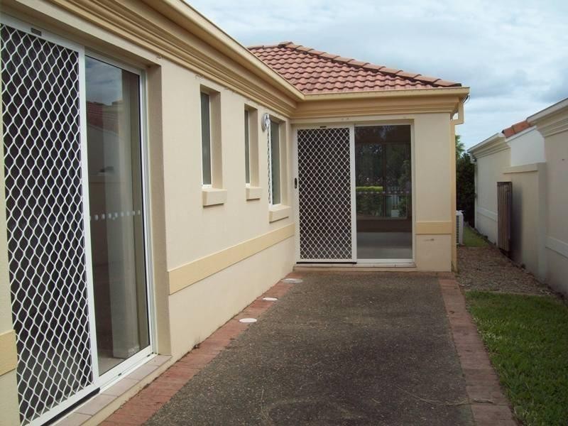 2 Langport Parade, Mudgeeraba QLD 4213