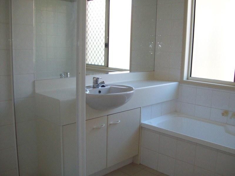 2 Langport Parade, Mudgeeraba QLD 4213