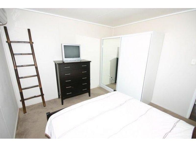 4 Kyeemagh Court, Southport QLD 4215