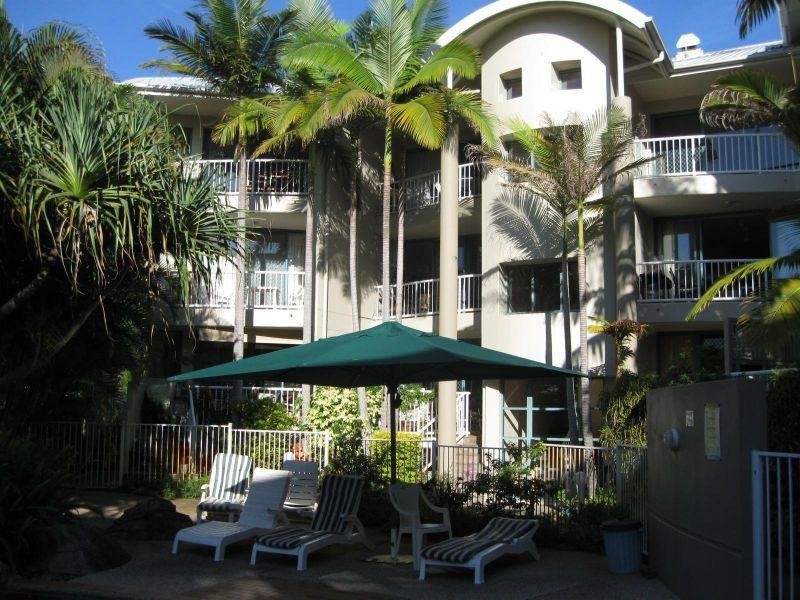 10/13 Montgomery Avenue, Main Beach QLD 4217