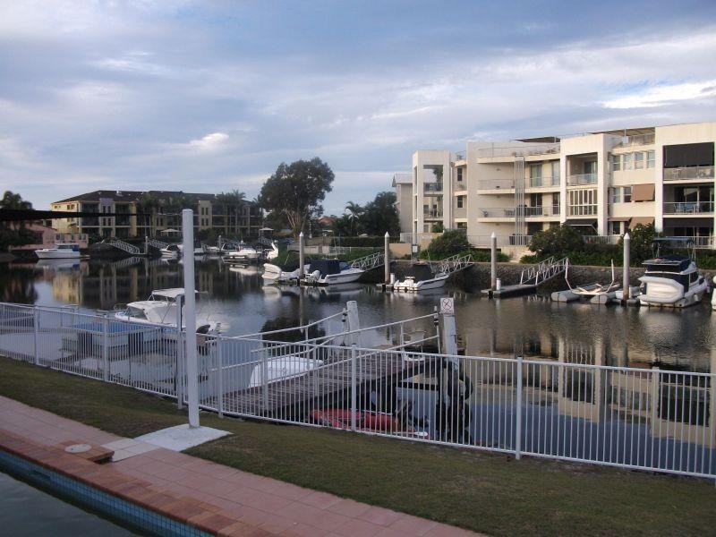 UNIT 21/75 Bayview Street, Runaway Bay QLD 4216