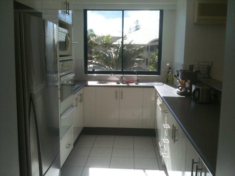 22 Montgomery Avenue, Main Beach QLD 4217