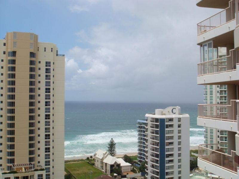 1 Peak Avenue, Main Beach QLD 4217