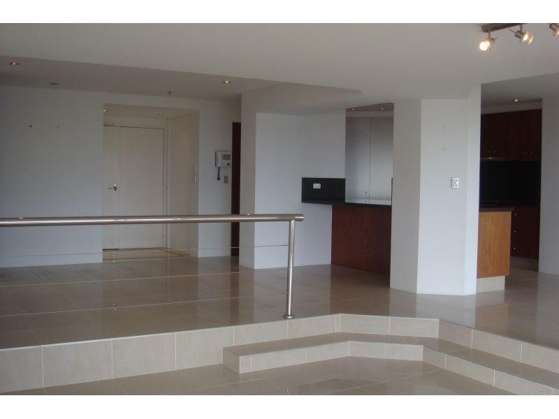 1 Peak Avenue, Main Beach QLD 4217