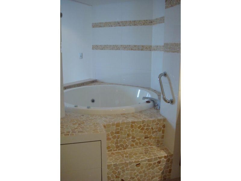 1 Peak Avenue, Main Beach QLD 4217