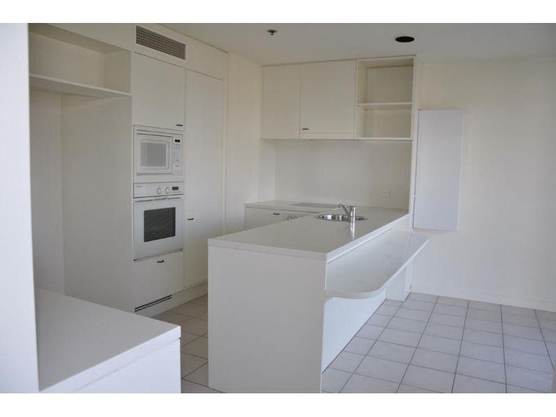 24 Breaker Street, Main Beach QLD 4217