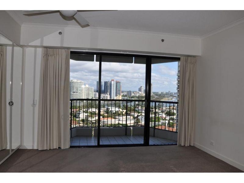 24 Breaker Street, Main Beach QLD 4217