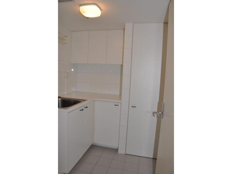24 Breaker Street, Main Beach QLD 4217