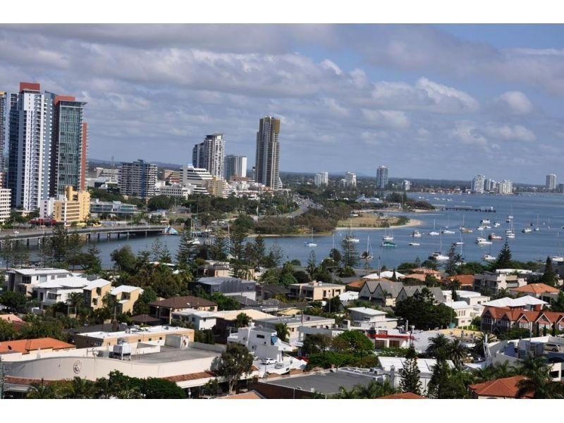 24 Breaker Street, Main Beach QLD 4217