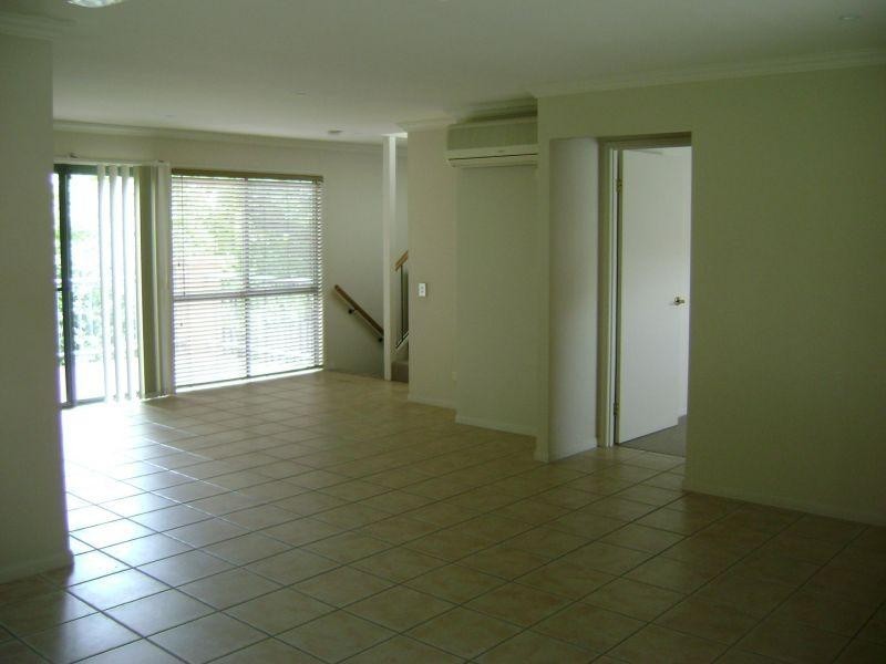 20 Fairway Drive, Clear Island Waters QLD 4226