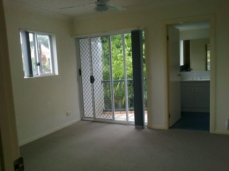 Apartment 8/30-36 Burra Street, Chevron Island QLD 4217