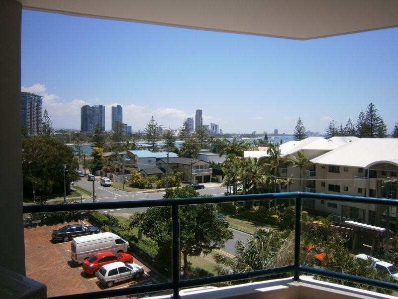 22 Montgomery Avenue, Main Beach QLD 4217