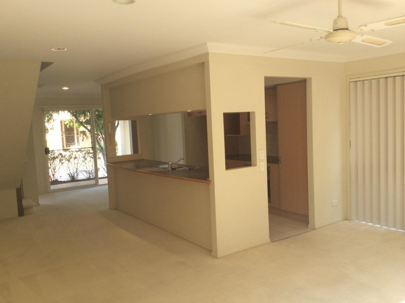 433  Brisbane Road, Arundel QLD 4214