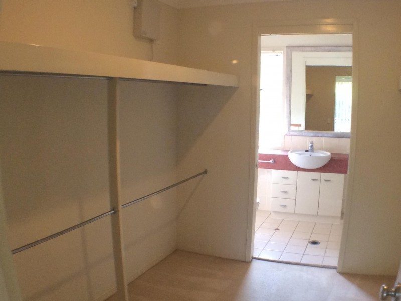 433  Brisbane Road, Arundel QLD 4214