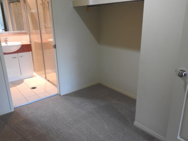 433 Brisbane Road, Arundel QLD 4214