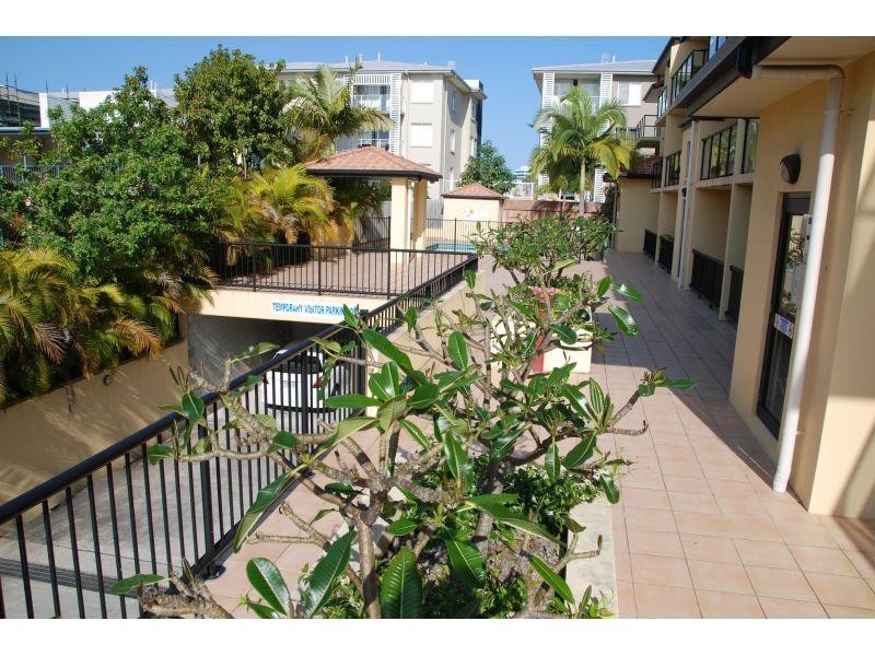 12 Lloyd Street, Southport QLD 4215