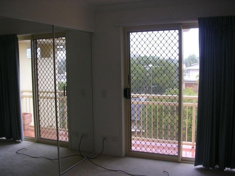 74 THOMAS DR, Chevron Island QLD 4217