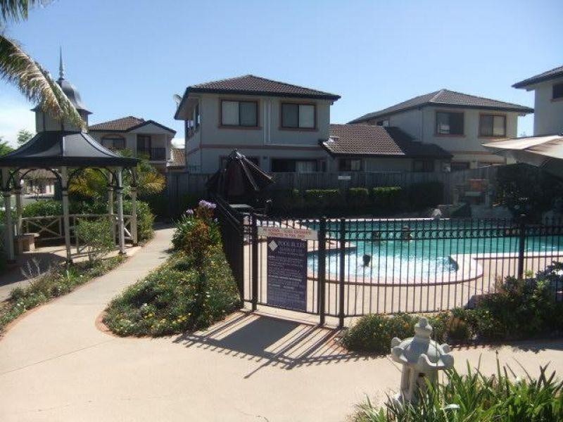 15/12 Greendale Way, Carindale QLD 4152