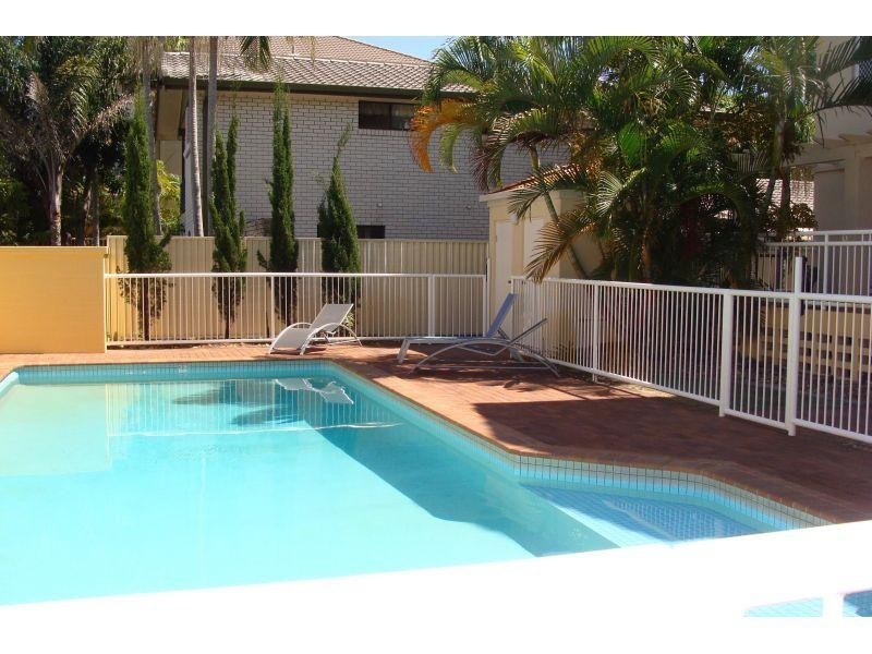 37 Mawarra Street, Chevron Island QLD 4217