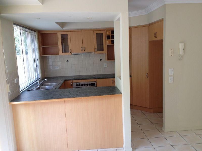 433  Brisbane Road, Arundel QLD 4214