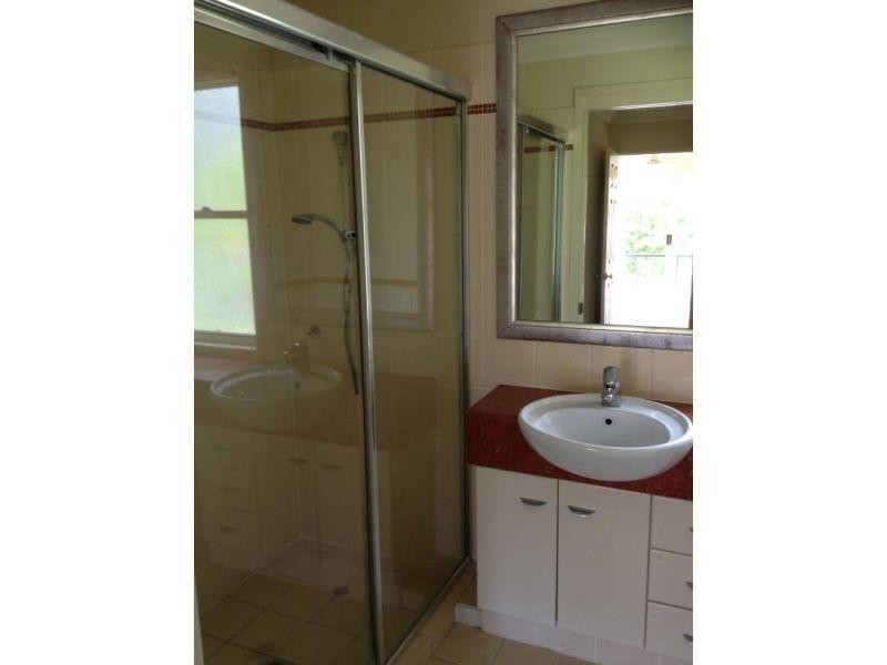 433  Brisbane Road, Arundel QLD 4214