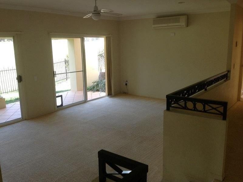 433  Brisbane Road, Arundel QLD 4214