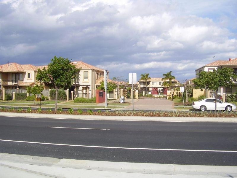 94/302 Christine Avenue, Varsity Lakes QLD 4227