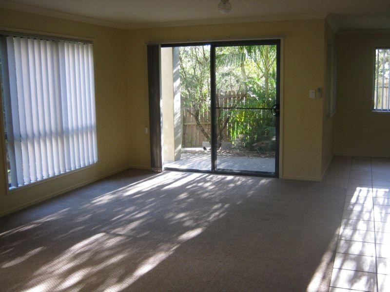 21/1 Santa Isobel Boulevard, Pacific Pines QLD 4211