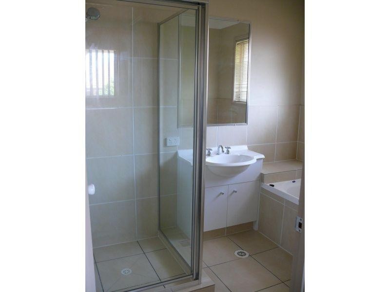 1A Alison Road, Carrara QLD 4211