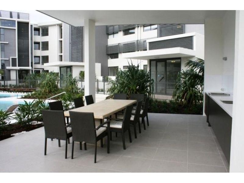 9 Moores Cresent, Varsity Lakes QLD 4227