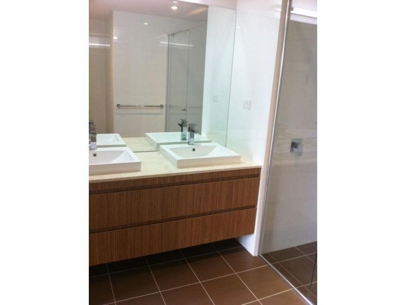 9 Moores Cresent, Varsity Lakes QLD 4227