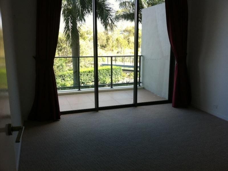 9 Moores Cresent, Varsity Lakes QLD 4227