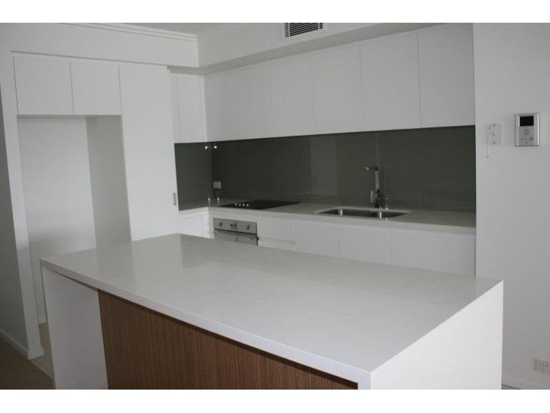 9 Moores Cresent, Varsity Lakes QLD 4227