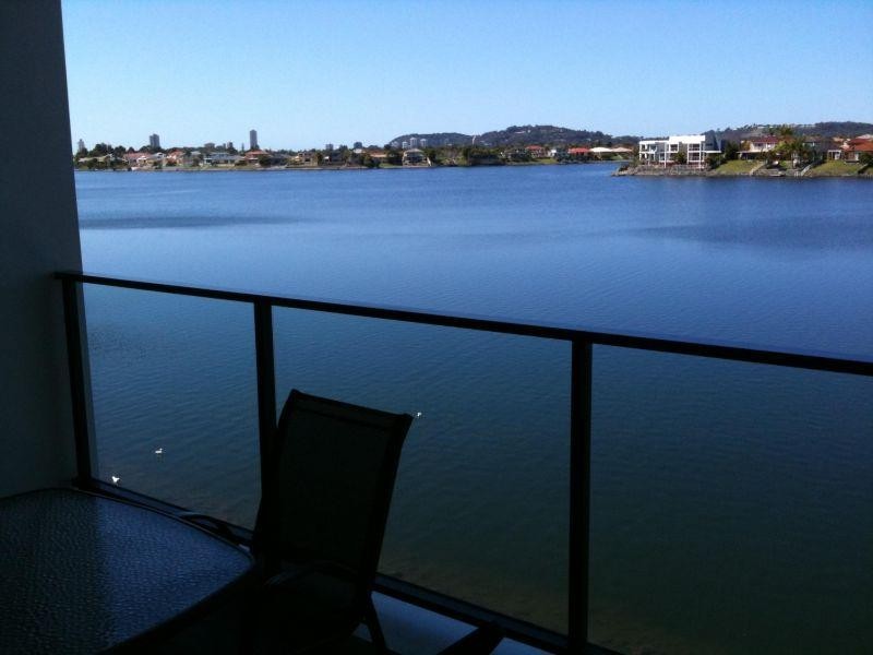 9 Moores Cresent, Varsity Lakes QLD 4227