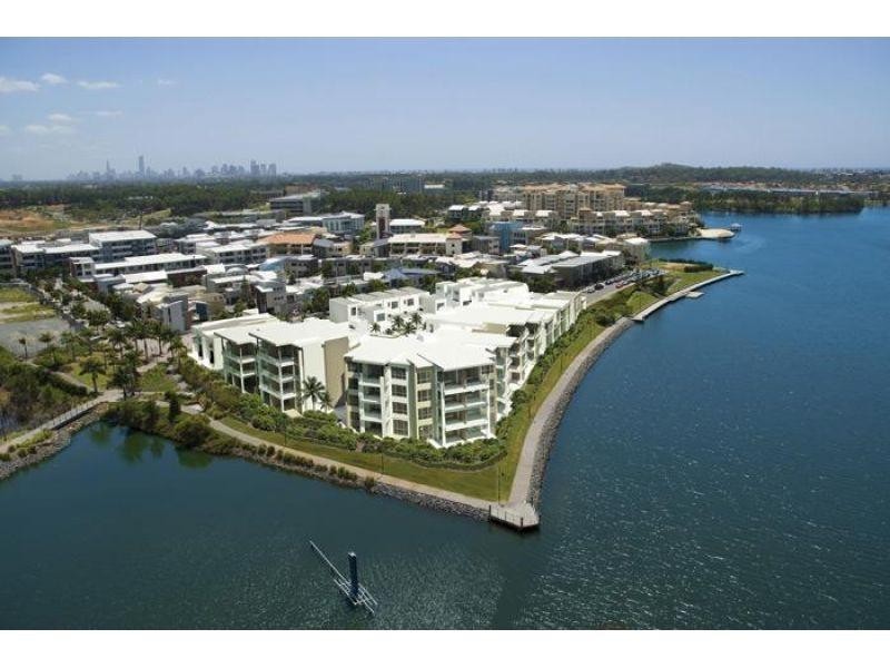 9 Moores Cresent, Varsity Lakes QLD 4227