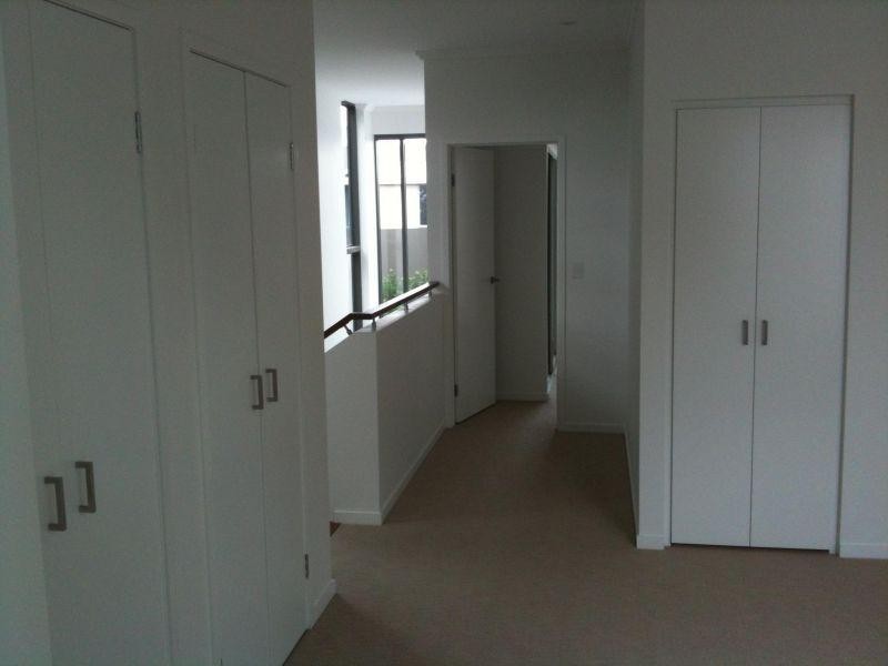 9 Moores Cresent, Varsity Lakes QLD 4227