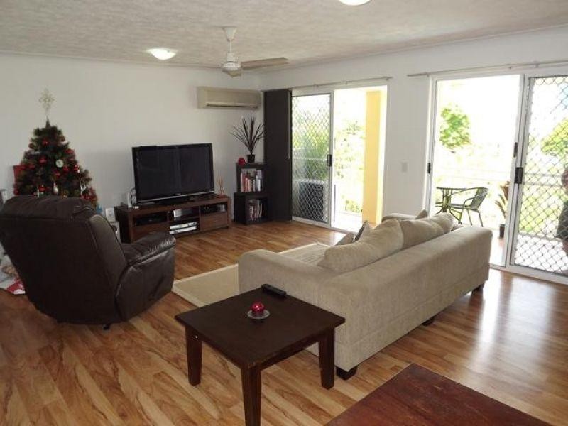 37 Mawarra Street, Chevron Island QLD 4217